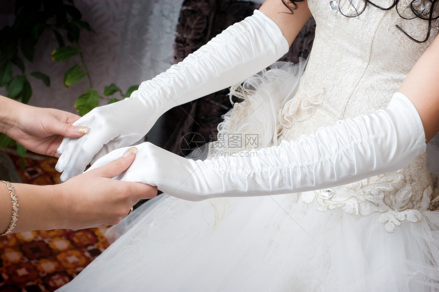 手戴白手套手臂白色女孩新娘衣服婚姻婚礼仪式庆典女士图片