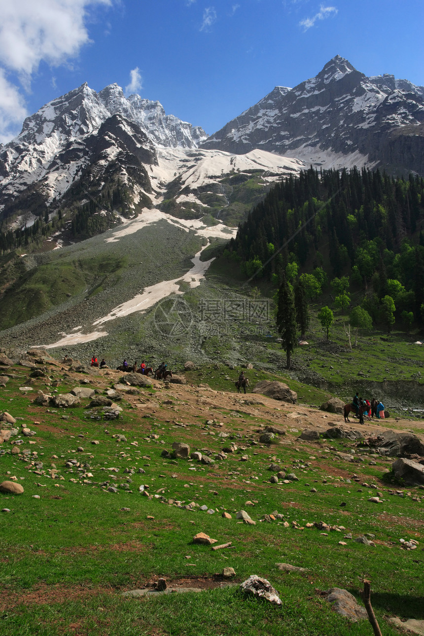 喜马拉雅山场景马匹缠绕野营天空山脉血统远足冒险小路图片