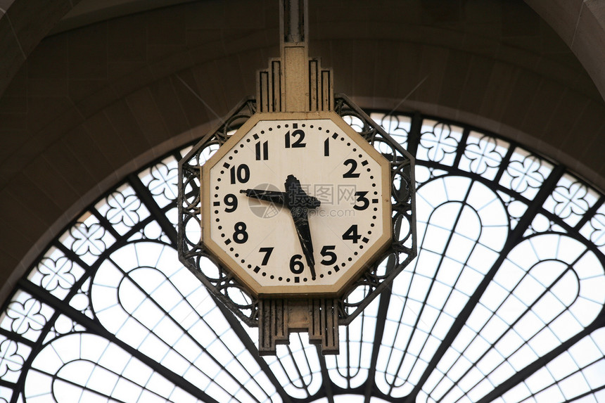 火车站时钟时间运输拨号模拟玻璃车站数字历史商业通道图片