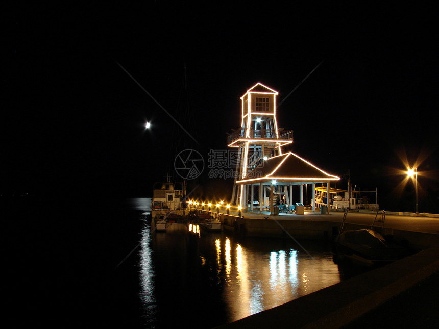 夜间码头反思月亮天文台灯塔黑色图片