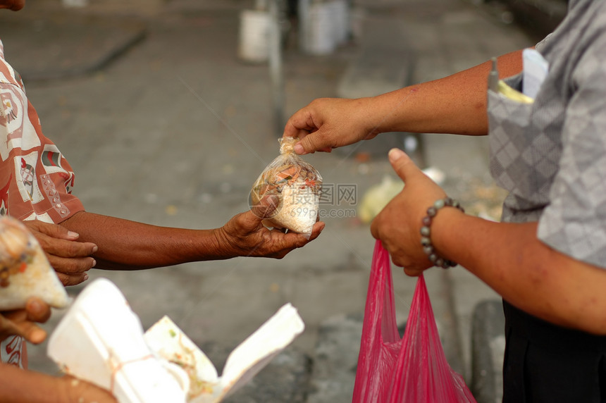 街头乞丐街道怜悯贫困帮助食物图片