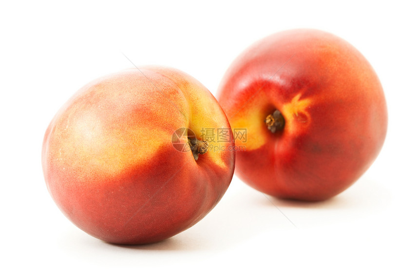 两个新鲜的成熟桃子图片