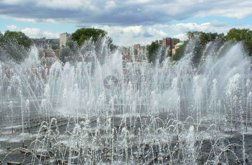 沙里锡诺喷泉城市喷涂公园天空景观闲暇建筑学绿色飞溅建筑图片