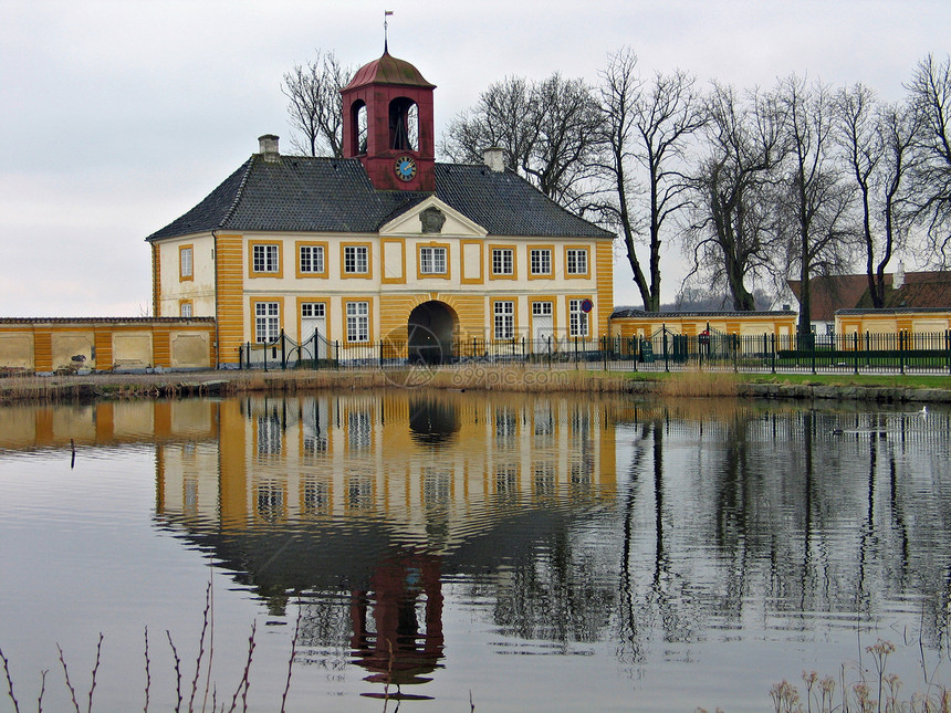 丹麦瓦尔迪马尔槽水中反映的城堡池塘大厦故事历史性据点反射吸引力旅游文化建筑学图片