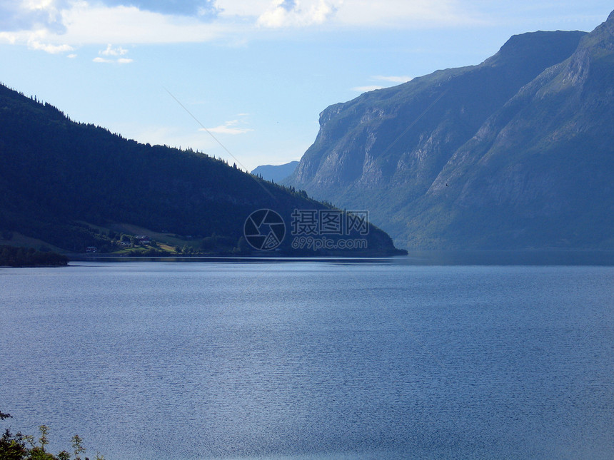 挪威的Fjord岩石活动环境蓝晶旅行悬崖闲暇自由天空巡航图片