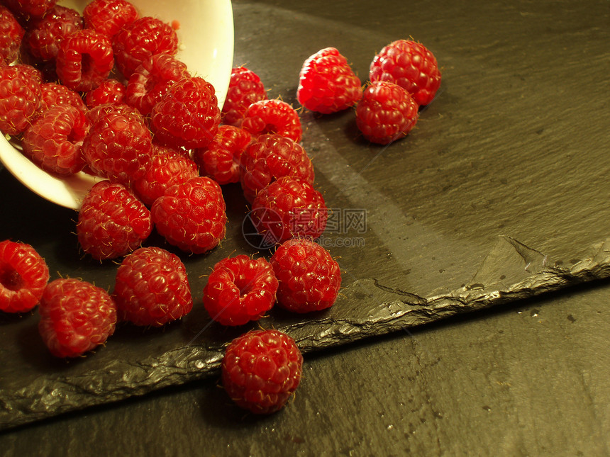 草莓食物宏观石板甜点浆果覆盆子水果图片
