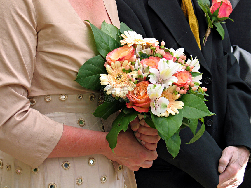 新娘 新郎和结婚花束图片