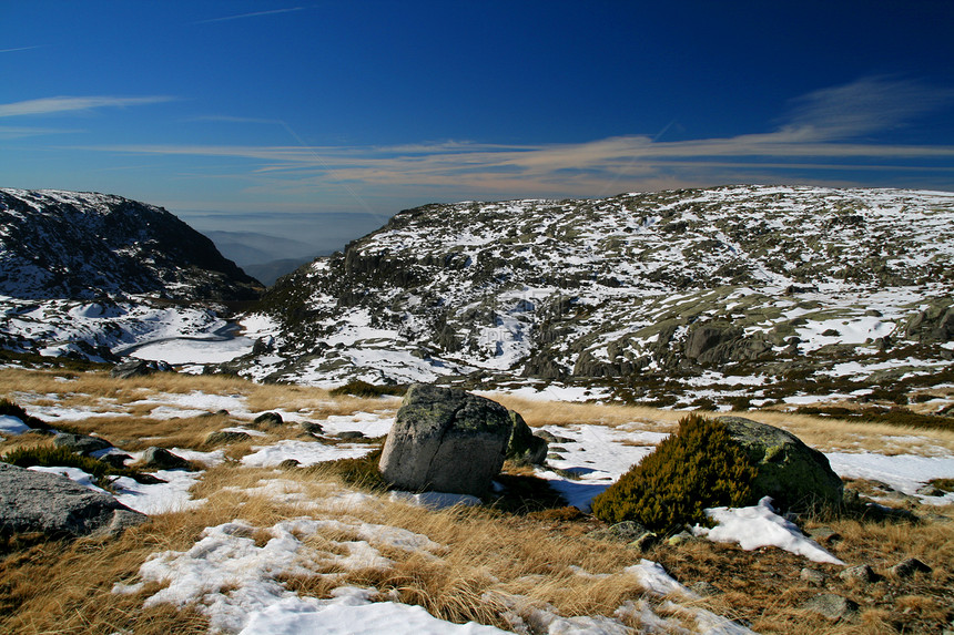 冬季风景季节爬坡天空旅行旅游远景滑雪房子蓝色远足图片