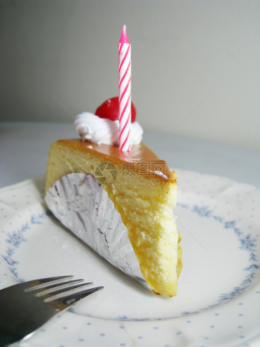 奶酪蛋糕生日蜡烛盘子奶油状食物蛋糕甜点图片