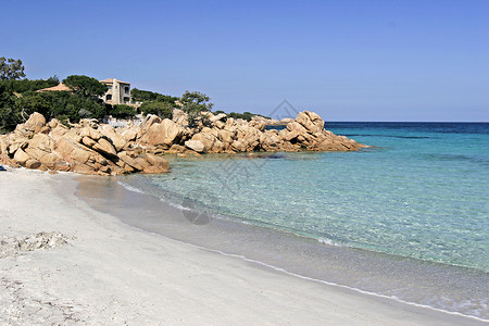 斯梅拉尔达 撒丁岛的绿化海岸高清图片