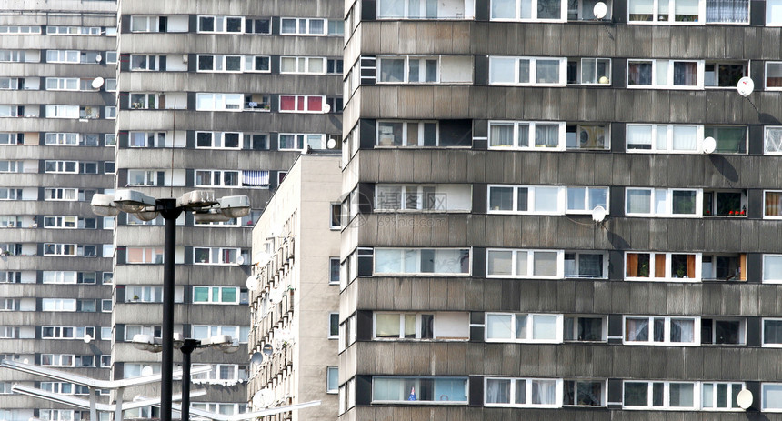 有窗户的建筑物外墙图片