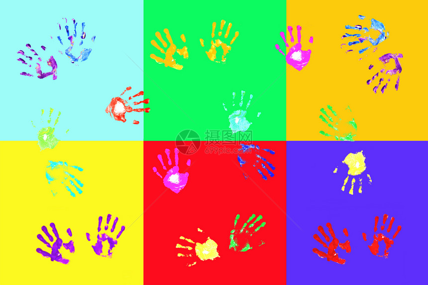 儿童在粗体多彩块上绘制的丰富多彩的手印;图片