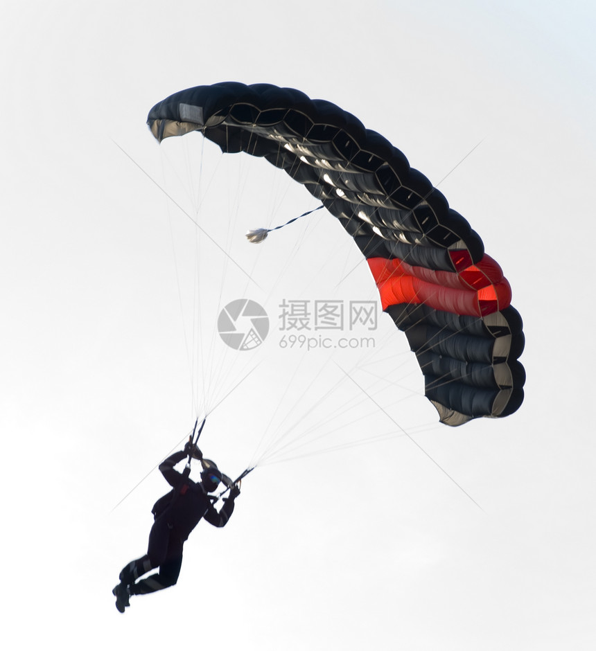 黑色降落伞图片