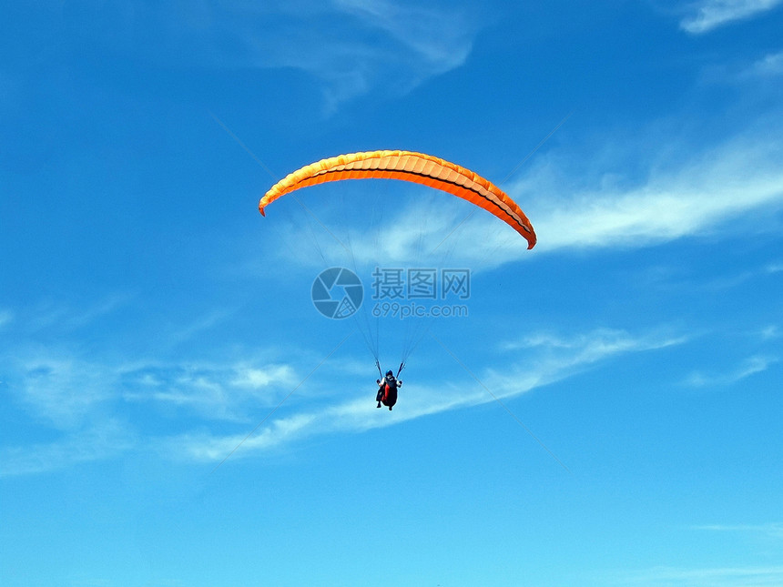 滑翔滑动翅膀冒险闲暇段落蓝色行动白色活动天空跳伞图片