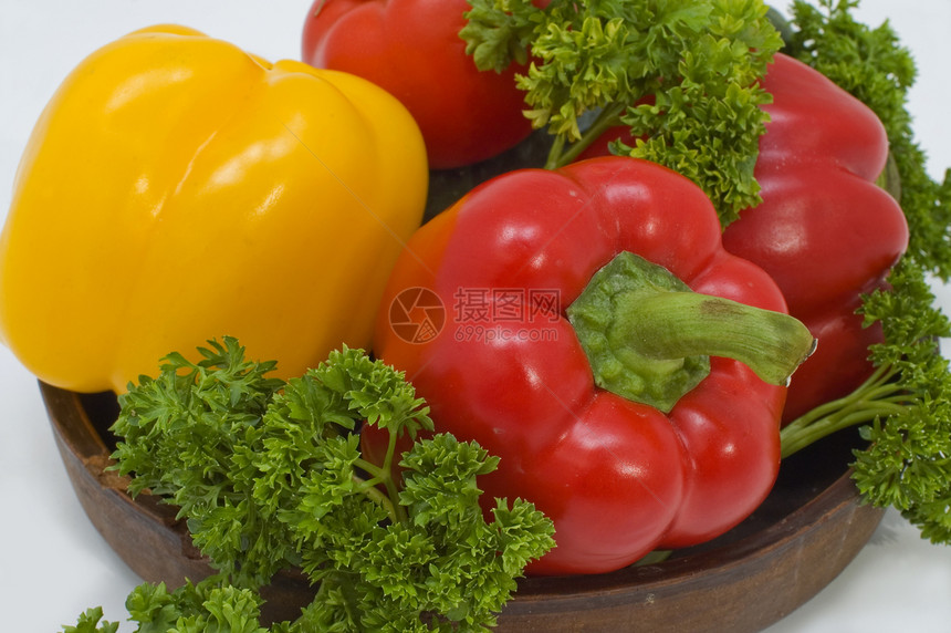 红辣椒和黄胡椒白色收藏洋葱厨房黄色香料食物生物叶子蔬菜图片