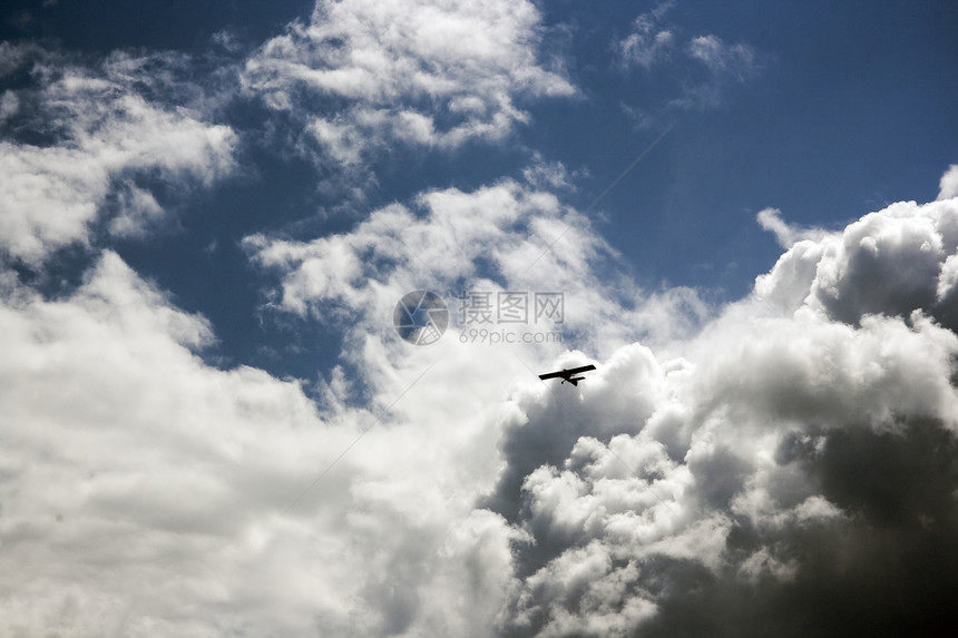 天空中的飞机航班运输旅行戏剧性飞行风暴云景天堂预报旅游图片