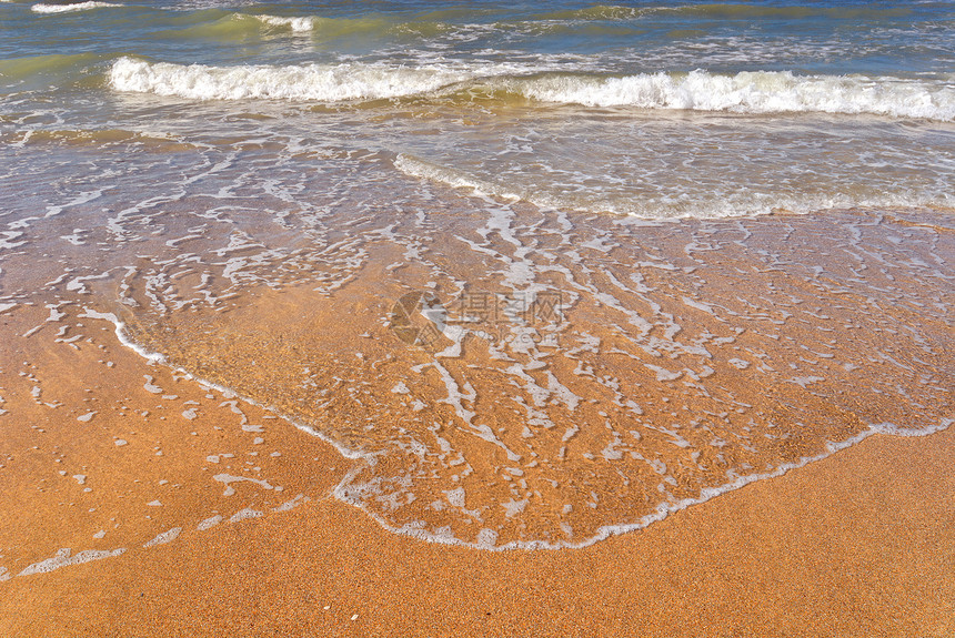 海滩上的洪水海洋假期太阳流动概念黄色气候海岸支撑波浪图片