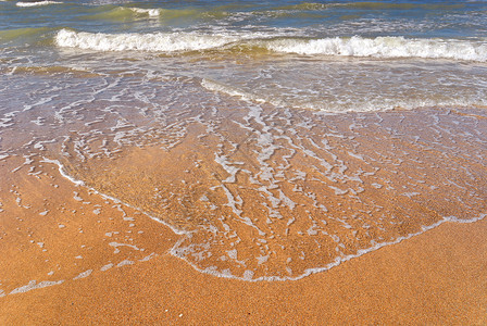 海滩上的洪水海洋假期太阳流动概念黄色气候海岸支撑波浪背景图片