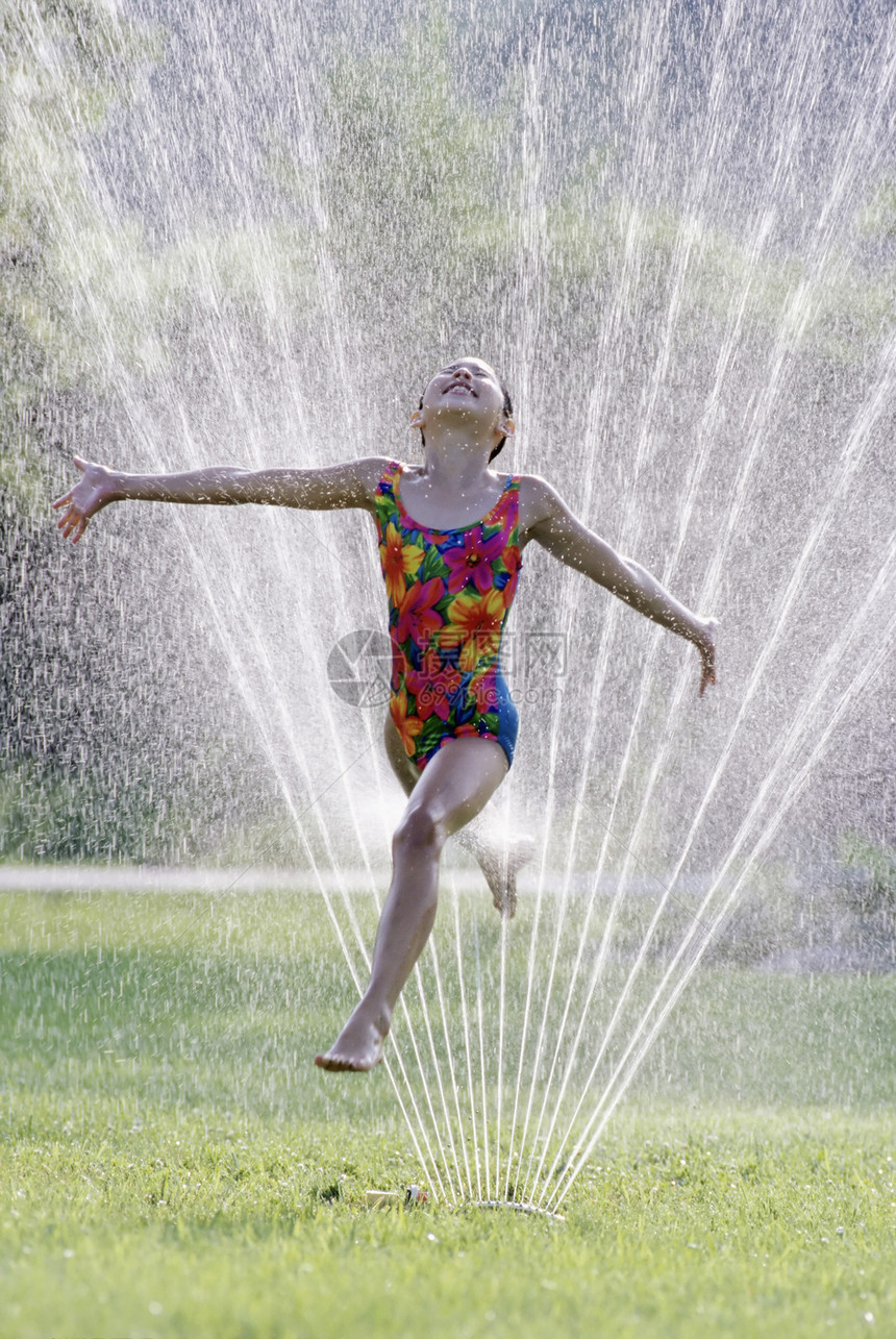 夏暑热水的乐趣图片
