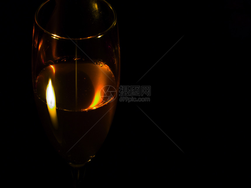 葡萄酒杯黑色酒精饮料剪裁玻璃液体小路图片
