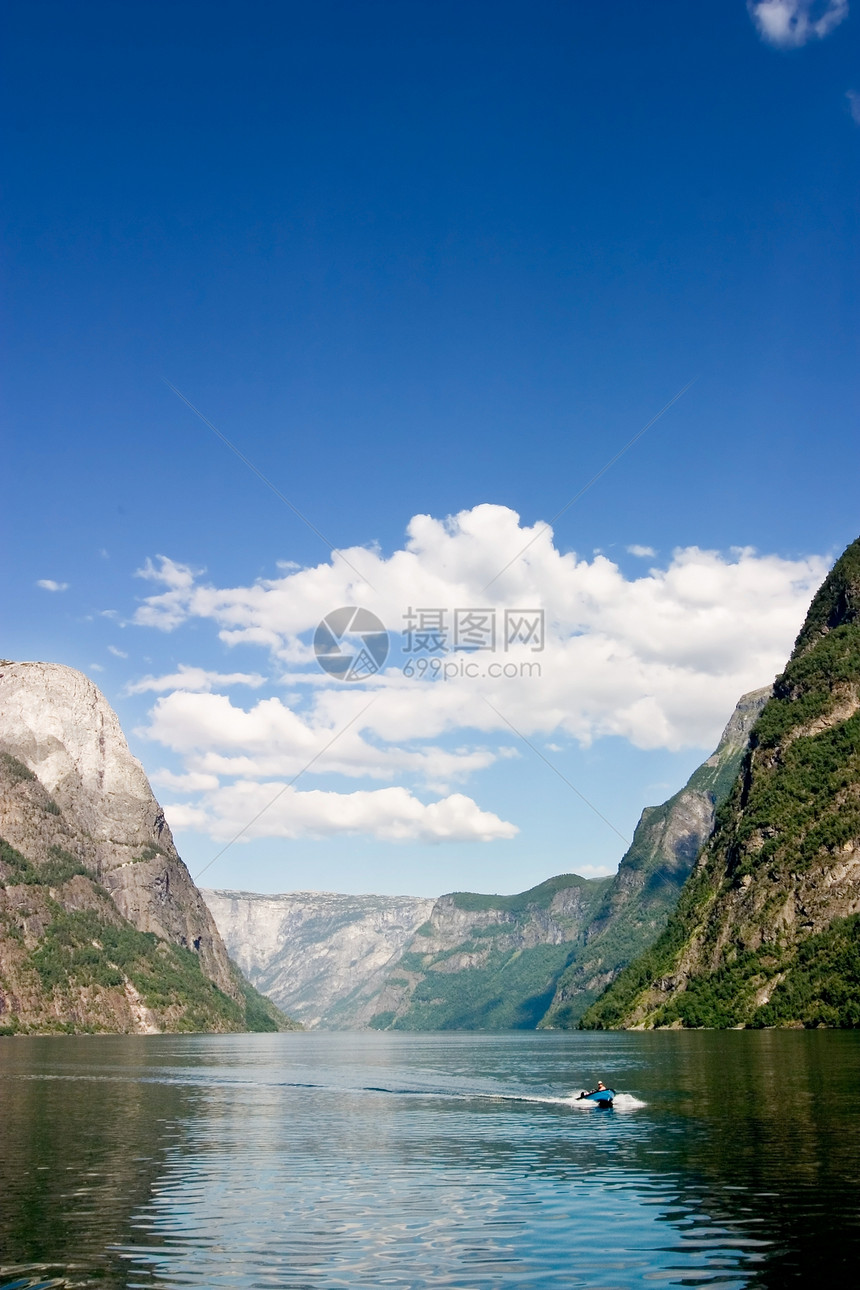 挪威 Sognefjord天空力量峡湾游客发动机吸引力风景海洋蓝色峡谷图片