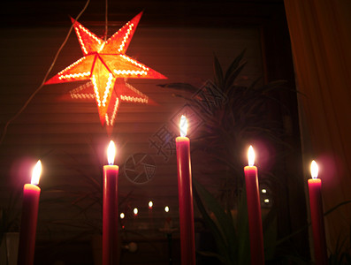 圣诞节红色星星窗户蜡烛橙子背景图片