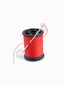 红线和针线缝纫展示成套工具白色补给品背景图片