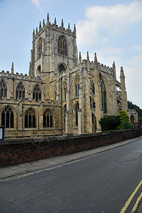 哥特教会建筑学圣地砖墙石头建筑教会起源白兔建造天空背景图片