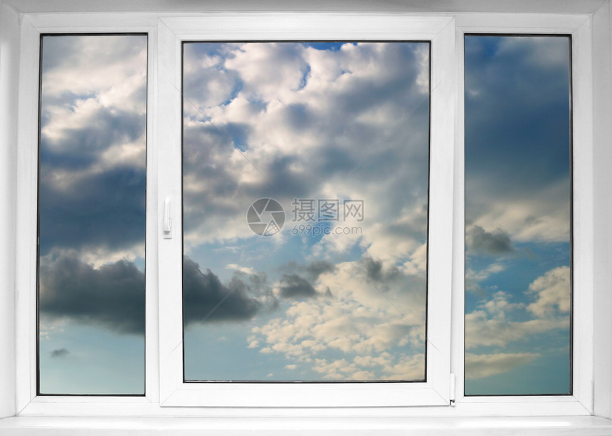 窗户生态微风多云地平线季节国家风景绿色天空房子图片