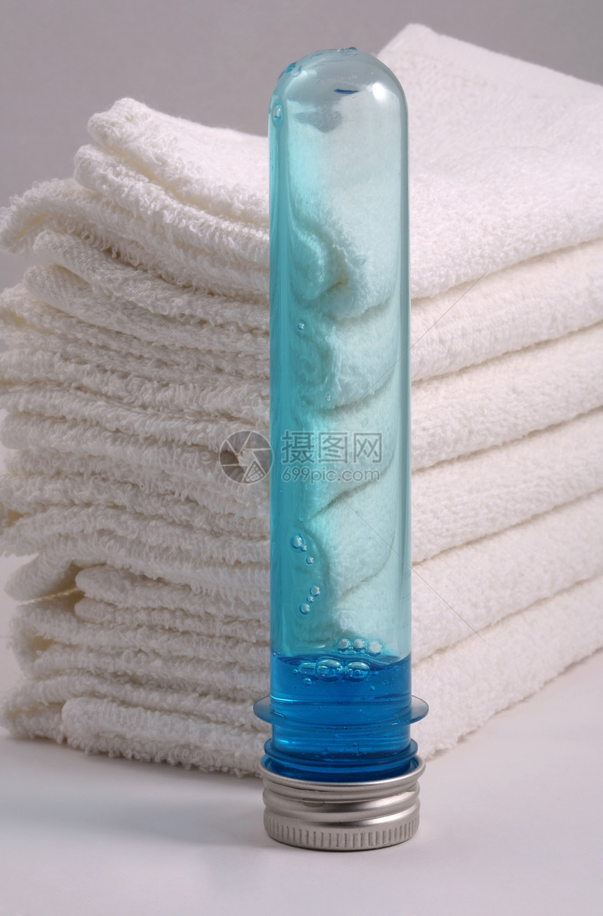 毛巾和洗发水纺织品卫生肥皂蓝色玻璃材料测试柔软度粉色卫生间图片