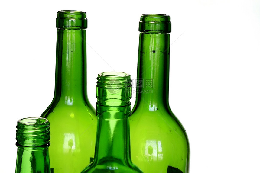 绿色酒瓶旋转瓶子玻璃白色喷口绿酒图片