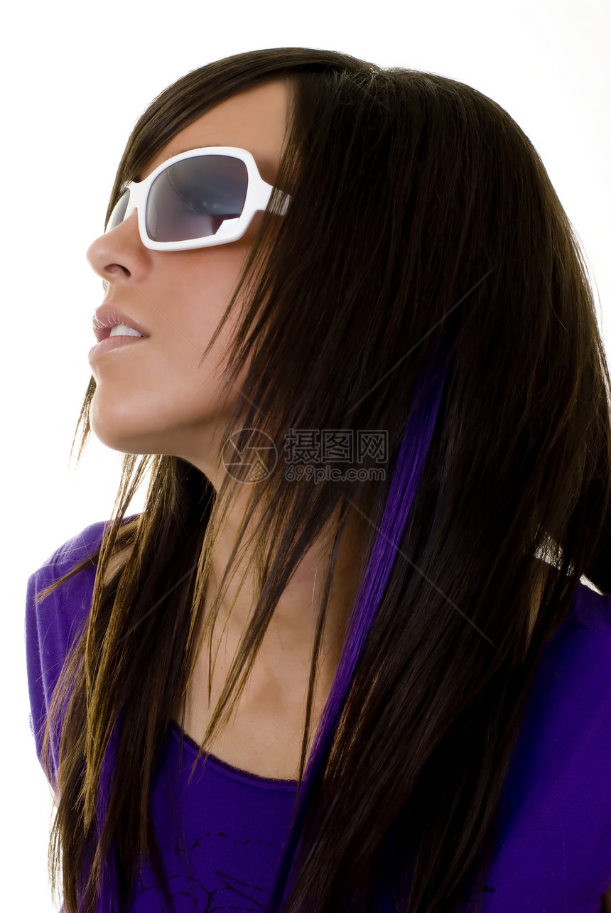 华丽时装模型吸引力眼睛白色女性沙龙太阳镜头发紫色美发棕色图片
