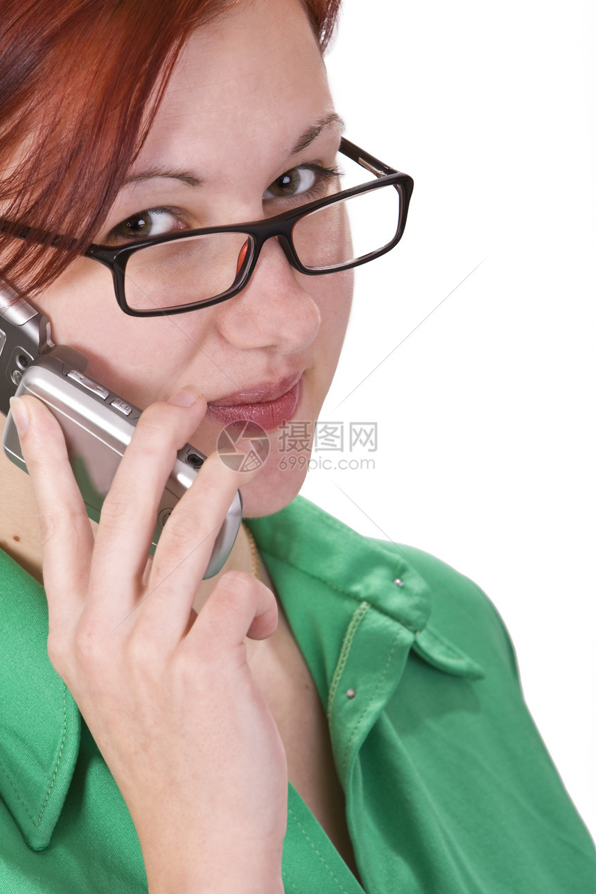 红头女孩在手机上说话眼睛电子产品技术人士机动性女性红发电话青年眼镜图片