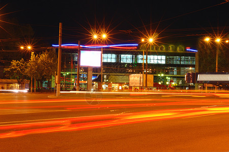 夜间城市建筑物房屋火灾沥青红色环形带子橙子灯笼汽车背景图片