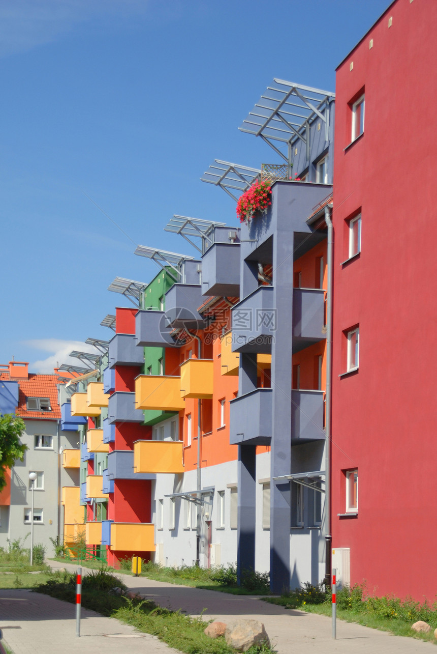 在波兰的沃克洛夫住宅楼 多姿多彩的建筑开发商阳台窗户墨水建筑学图片