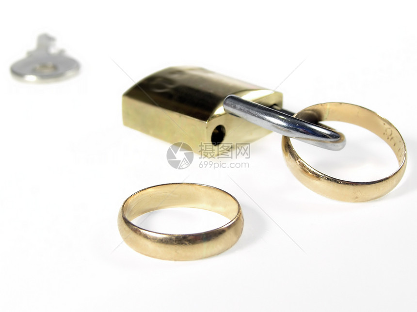 挂锁和结婚戒指钥匙黄金婚礼图片