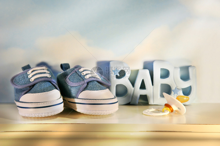 婴儿乳房鞋图片