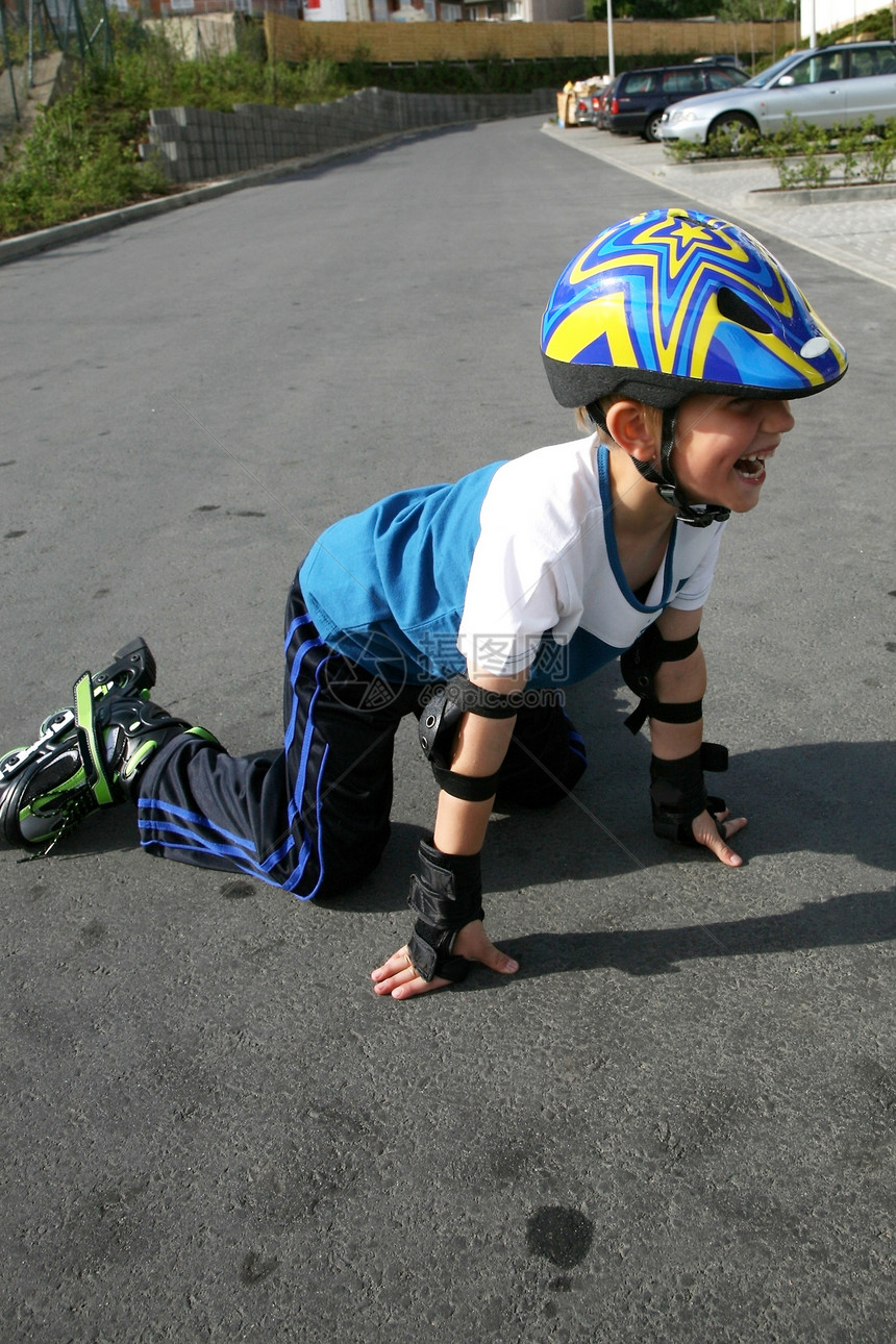 滚筒滑冰训练游戏滚动孩子娱乐男生竞赛闲暇成功图片