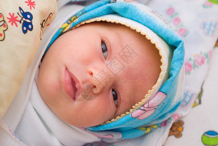 新生女新生儿牛奶母乳营养护士奶制品母性新生母亲父母胸部背景图片