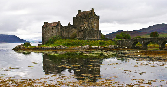 古古城堡支撑天空废墟石头海岸线海岸多云堡垒城堡历史性背景图片