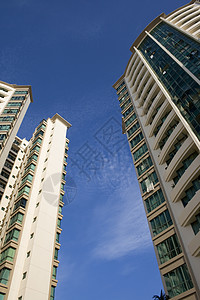 住宅楼建筑公寓天空蓝色背景图片