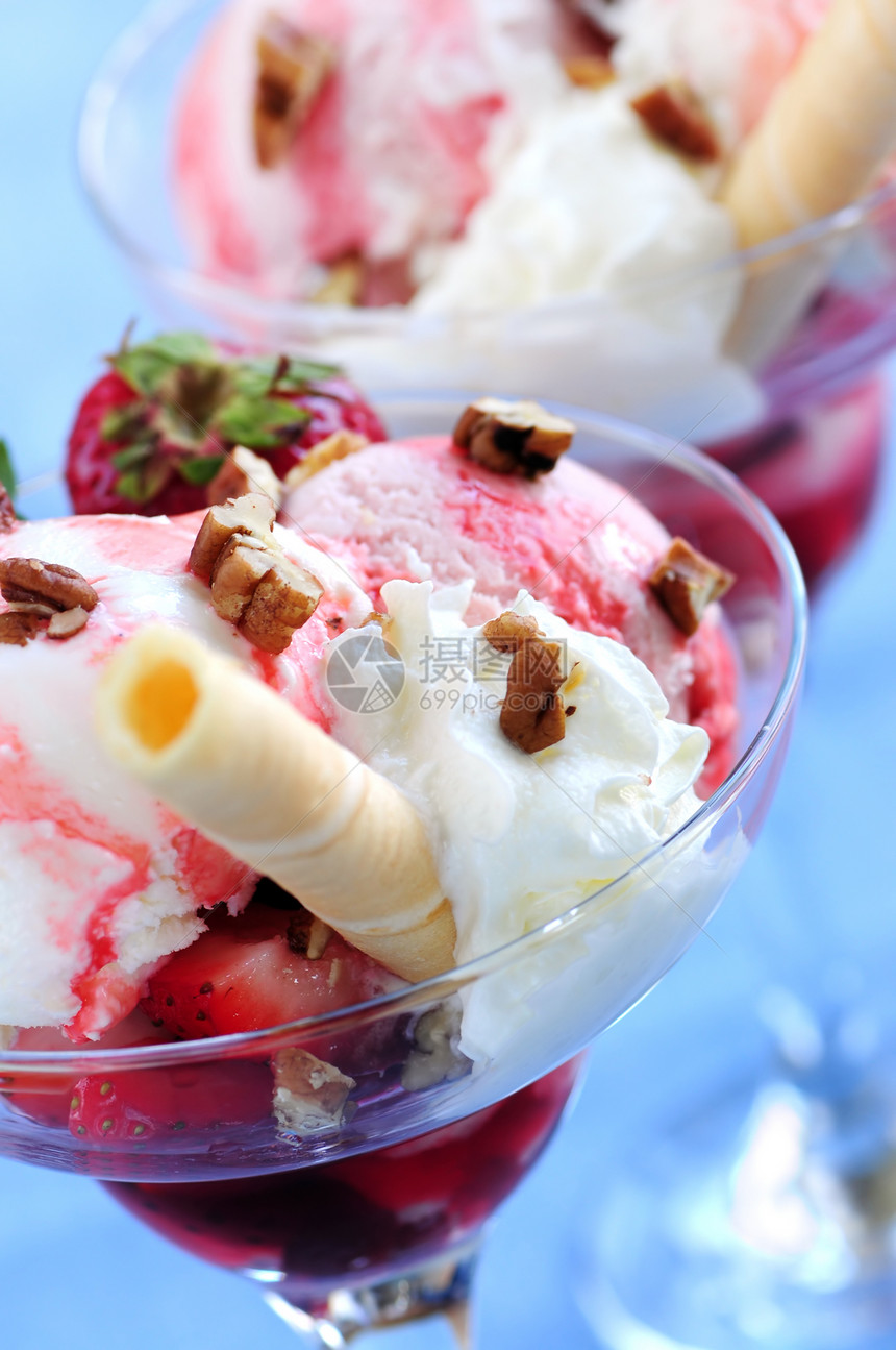 草莓冰淇淋圣代咖啡店坚果圣代眼镜水果鞭打诱惑甜点菜单餐厅图片