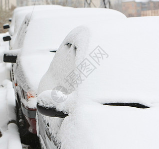 城市的冬天白色季节市中心暴风雪场景生活男性交通雪堆运输背景图片