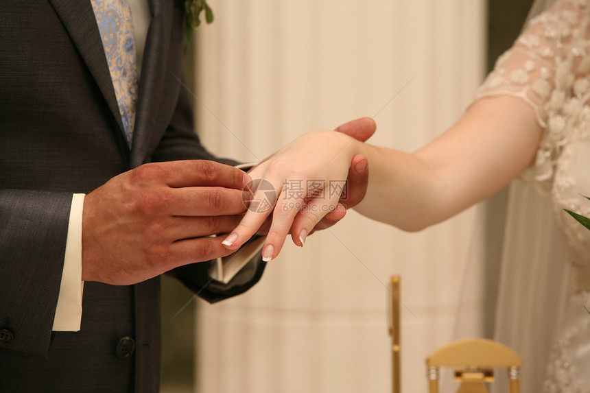 结婚时刻夫妻手指男性婚礼眼泪订婚裙子男人家庭誓言图片