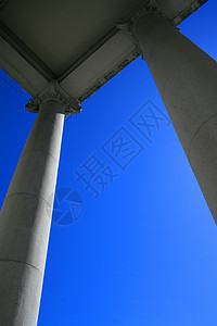高高列房子建筑历史性天空历史柱子蓝色建筑学背景图片