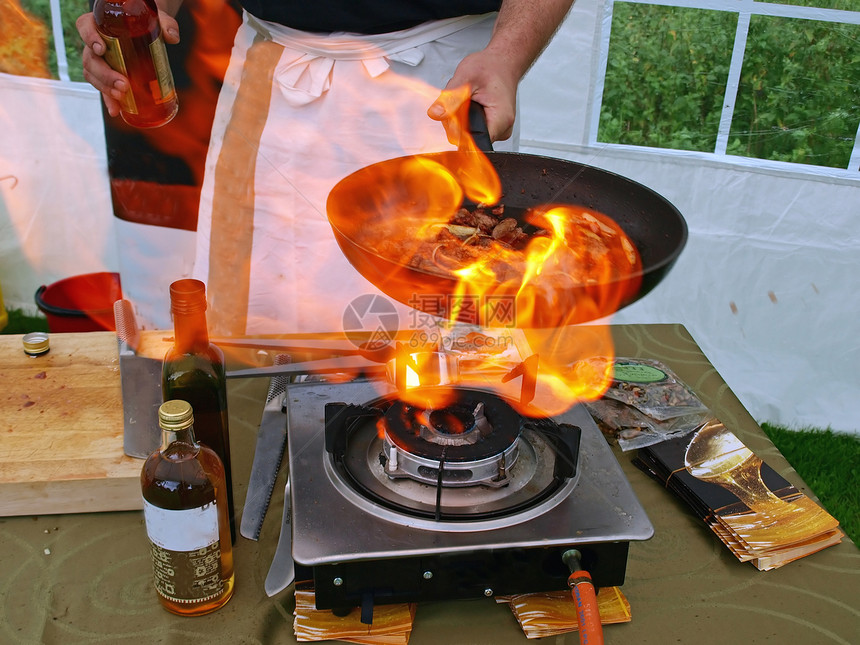 火焰中烧烤图片