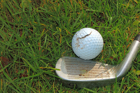 高尔夫俱乐部和高尔夫球俱乐部游戏运动背景图片
