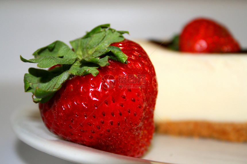 草莓和芝士蛋糕图片