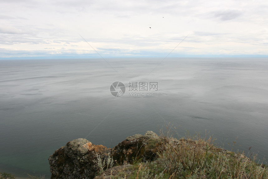 贝加尔湖海岸线水平蓝色海滩石头场景图片