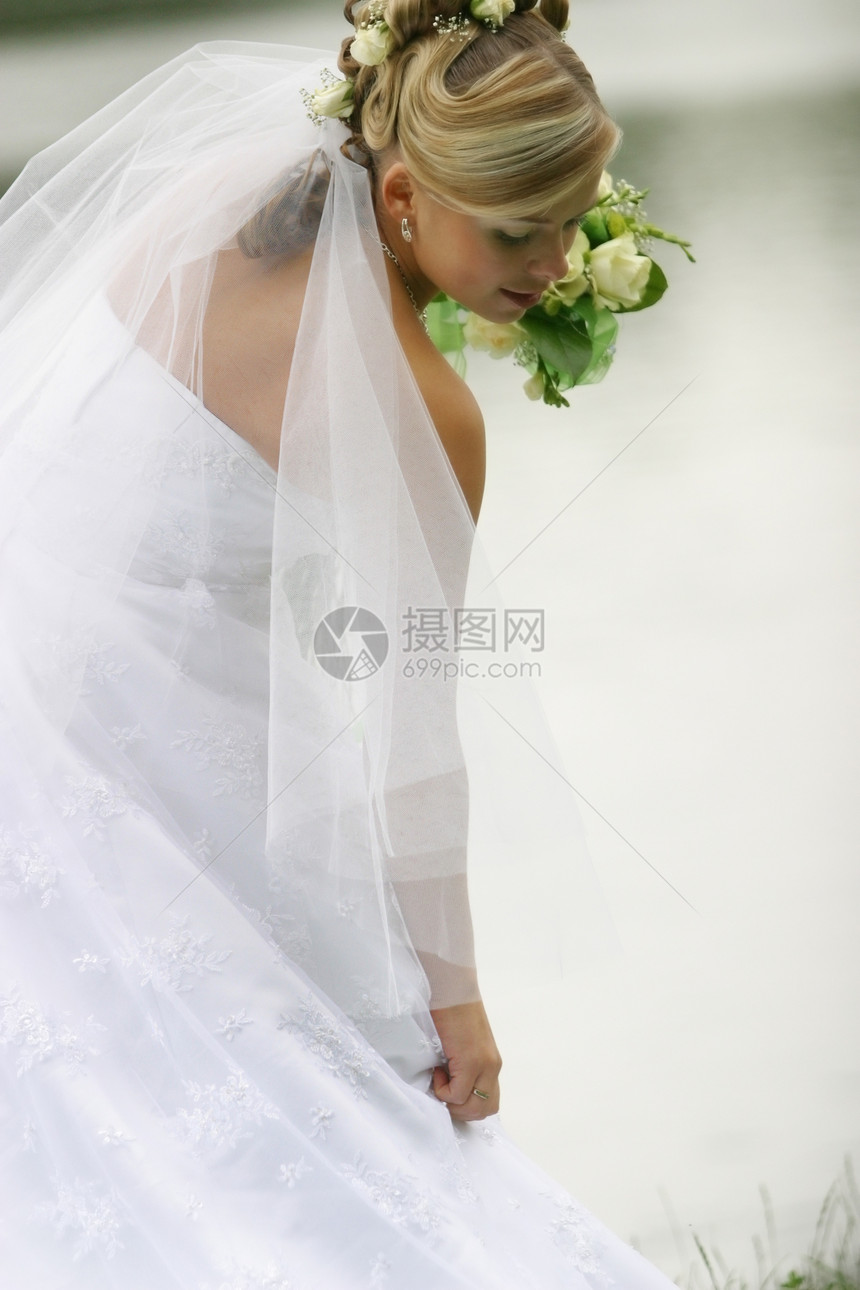 美丽的新娘面纱生活未婚夫道路项链女孩花朵选手已婚眼睛图片
